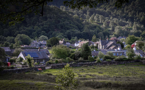 Sunshine-awakens-the-valley by David Woodthorpe