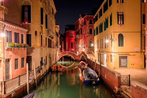 Venice-at-Night by David Leighton