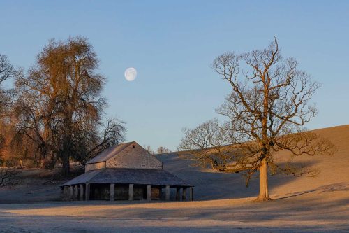 Tony Marsh-The-Moon-and-the-Barn