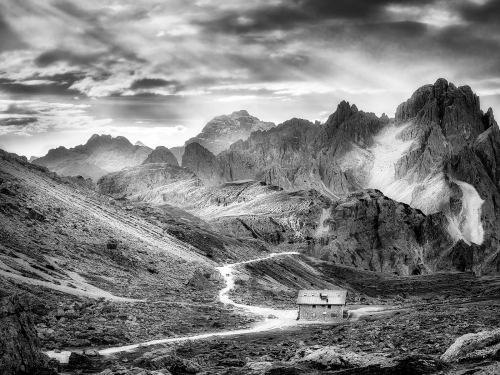 Mountain-Path-to-the-Refuge