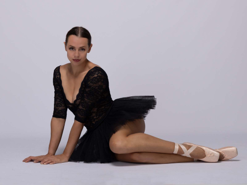 People-Figurative-Studies-Ballerina-in-Black by Julie Walker